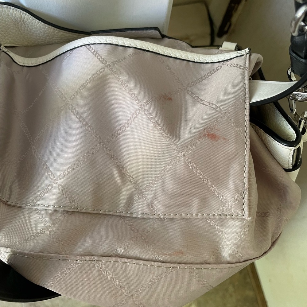 Michael Kors White Pebbled W/Black Leather Chain Large Satchel Bag - Picture 11 of 16